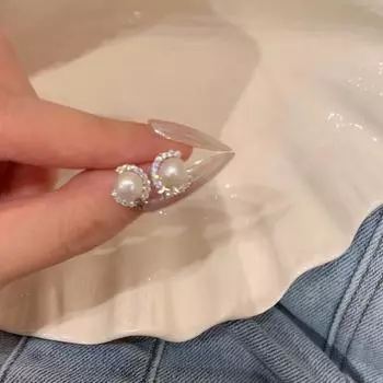 Нежные серьги-гвоздики с жемчугом и нежным темпераментом, женские простые серьги в стиле ниши, небольшие ароматные серьги, знаменитые геометрические полукруглые серьги