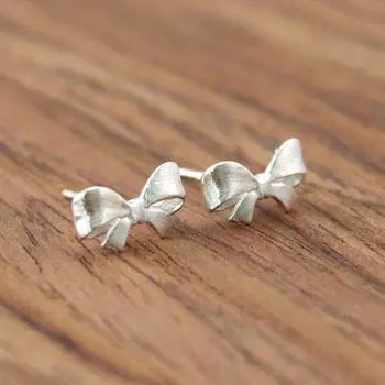 Нежные женские модные серьги-гвоздики с маленьким бантом в винтажном стиле 0.5*0.9cm