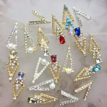 Нежный маникюр с искусственным бриллиантом, не падающий свет, роскошный декоративный C