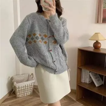 Нежный темперамент Ленивый ветер рог пряжка круглый вырез контрастный свитер куртка женская осень и зима новый корейский вариант вязаный кардиган прилив one size fits all серый