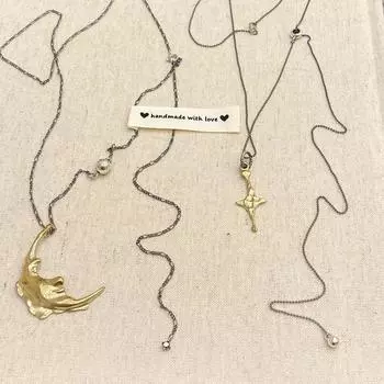 Niche Black Gold Star and Moon Pendant Necklace for Women - Adjustable Retro Sweater Chain