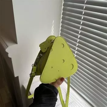 Niche design 2024 новый модный милый мини-треугольный мешок с дырочками для сыра, помада, наушники, сумка-мессенджер для сменной сумки чёрный