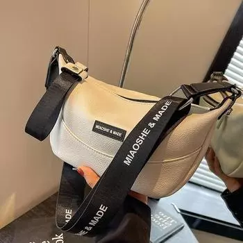 Niche design bag women s bag 2024 new high-end sense versatile messenger bag Internet celebrity explosion super hot breast bag fanny pack no specification чёрный