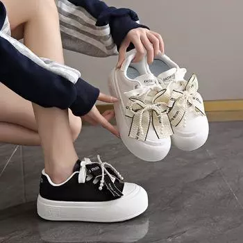 Niche design sense bow little white shoes women s 2024 new autumn platform big head shoes with skirt Korean version board shoes 35