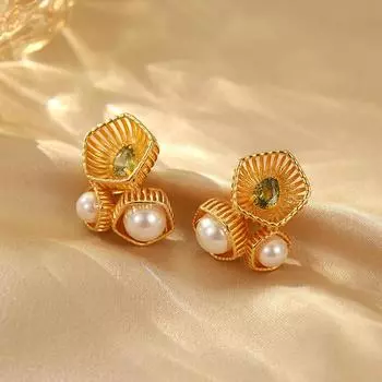 Niche Design Sense Retro Hollow Exquisite Metal Pearl Серьги Temperament Advanced Sense Simple Cold Wind Ear Jewelry 18K