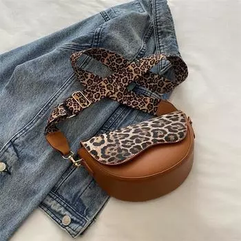 Niche Design Simple Saddle Bag Trendy Universal Small Square Bag Wide Плечевой ремень Leopard Print Single Shoulder Messenger Bag коричневый