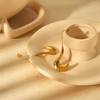 Niche design titanium steel earrings 18k gold-plated non-fading stud earrings women s versatile light luxury earrings stainless steel 18K