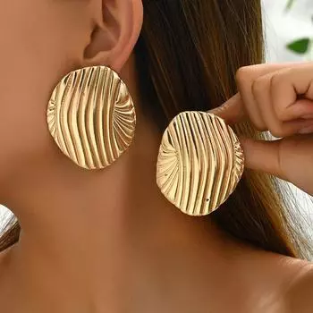 Niche geometric light luxury women s earrings personalized pleated line design alloy stud earrings electroplated 18k