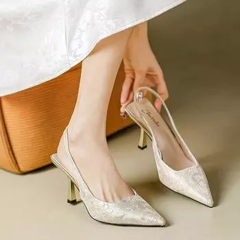 Niche Gold Bag Head Пустые сандалии Женские летние новые интернет-знаменитости Национальный стиль Носить Тонкий каблук Острые высокие каблуки 35