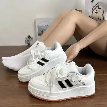 Niche клюквенный хлеб туфли женские весна 202 новые оригинальные маленькие белые туфли толстая подошва показывая ноги маленькие повседневные туфли для доски 35