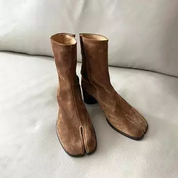 Niche Кожаные свиные ножки с раздвоенным носком Женские туфли Тонкий толстый каблук Средняя труба Ботинки Martin Женские Челси Женские короткие ботинки 35