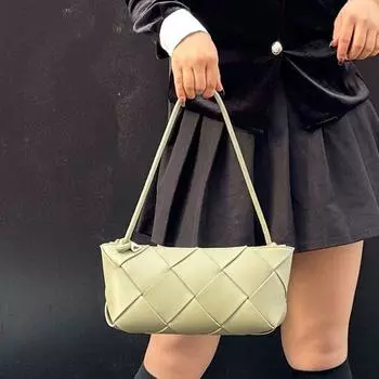 Niche Натуральная кожаная плетеная сумка Новая женская сумка Высококачественная сумка через подмышку Повседневная универсальная сумка на одно плечо с диагональным поперечным ремнем 26x14x9cm бежевый