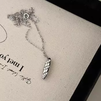 Niche Personality Baguette Подвесное ожерелье для женщин Стиль Легкая Роскошная Бриллиантовая Инкрустация Модная Ключичная Цепочка