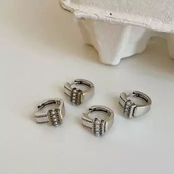 Niche Retro And Old Medieval Metal Pearl Stud Earrings Women S Light Luxury Elegant Fashion Personalized Versatile Earrings