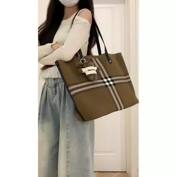 Niche Stripe Tote Bag 2025 New Large Capacity Shoulder Bag Casual Shopping Bag Commuter Portable Underarm Bag Black [without ornaments]]