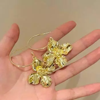 Niche Style Cut Out Metal Female Stud Earrings Suitable for round Faces Flowers Golden Flower Earrings-Silver Needles