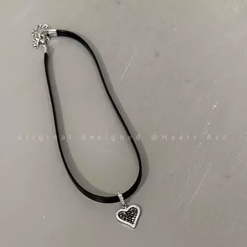 Niche Style Sweet Cool Sexy Female Titanium Steel Clavicle Chain Zircon Sweet Cool Heart Leather Necklace
