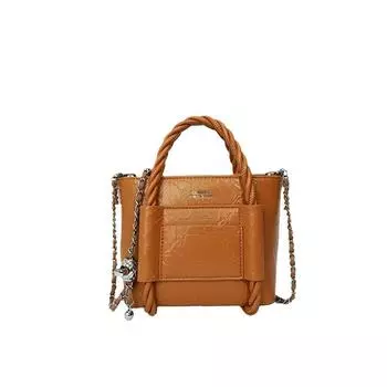 Niche Trend 2024 Новая легкая роскошная глянцевая сумка из масляной вощеной кожи, универсальная сумка через плечо для женщин, серебристая, маленькая квадратная сумка серебряный