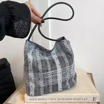 Сумка-ведро Niche для женщин 2024 года, новая летняя корейская версия, модная портативная сумка-тоут, маленькая свежая сумка через плечо белый