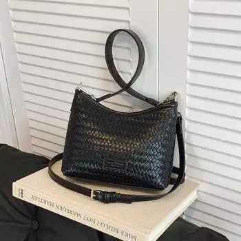 Niche woven pattern underarm bag women s new fashion shoulder messenger bag summer retro bucket bag чёрный