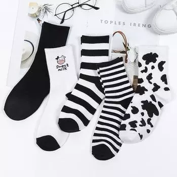 Niedliche Kuh print Socken fr Frauen wei schwarz lustige Cartoon Tiere Baumwolle Socke Mdchen auf Verkauf Mode lssig Streetwear Skateboard One size fits all