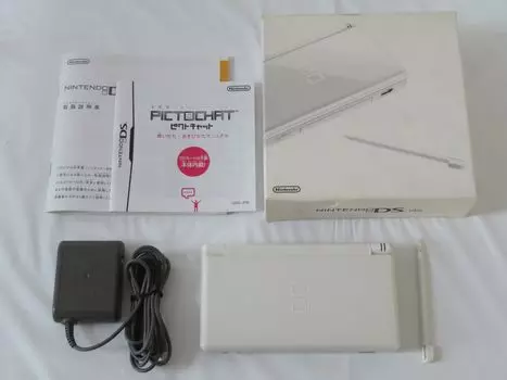 Nintendo DS Lite Crystal White [Производство прекращено производителем]