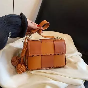 Нишевая дизайнерская тканая сумка-подушка для женщин, новинка 2024 года, модная сумка через плечо, ручная универсальная маленькая квадратная сумка