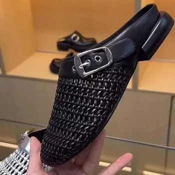 Нишевая толстая подошва полу-драг женская 2025 Европейская станция новая верхняя одежда мода темперамент сандалии ремень пряжка британский одиночный тренд обуви 35 чёрный