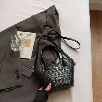 Нишевые плетеные сумки женские новые летние универсальные сумки-мессенджеры модные сумки-тоут сумки-ведра