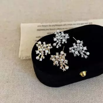 Нишевые серьги-гвоздики с цыганским цирконием и жемчугом, женственность, уникальная индивидуальность, модные универсальные серьги