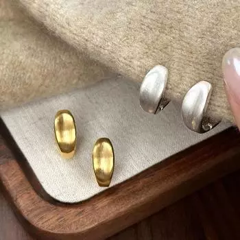 Нишевые высококачественные матовые металлические пряжки для ушей женские простые модные индивидуальные темпераментные дорожные трендовые универсальные серьги