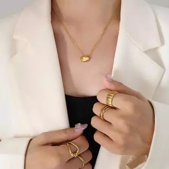 Нишевый дизайн, нежный темперамент, модный, универсальный стиль, ювелирные изделия, титановая сталь, позолоченная, полая, маленькая золотая фасоль, кулон, ожерелье