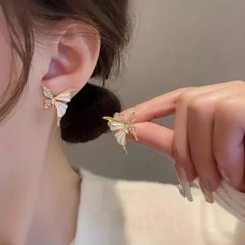 Нишевый дизайн, яркие бриллиантовые жидкие серьги-гвоздики в виде бабочек, женские серьги-взрывы 2024 года, роскошные серьги высокого класса с характером