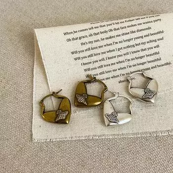 Нишевый дизайн Sense Old Planet Love Ear Buckle Women Light Luxury Retro Personality Fashion Commuter Universal Earrings