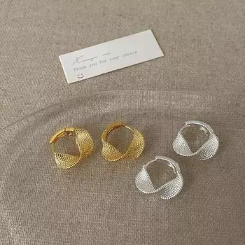 Нишевый дизайн Sense Twisted Circle Ear Buckle Женские ретро легкие роскошные элегантные индивидуальные модные темпераментные универсальные серьги