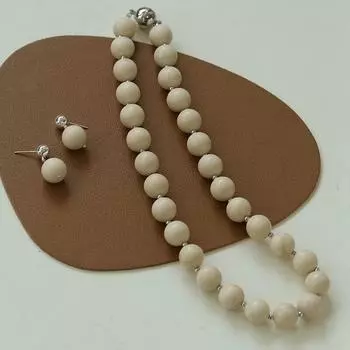Нишевый дизайн, высококачественное белое ожерелье из ископаемого бисера, серьги-гвоздики, простые круглые бусины, серьги-цепочки на ключицу