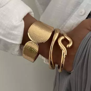 Нишевый изысканный высококачественный ювелирный дизайн, чувство моды, избивающая текстура, высокая цветостойкость, сплав, широкая версия, женский браслет