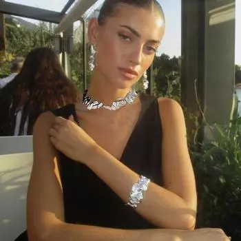 Нишевый плиссированный жидкий металлический стиль простой лавовый нерегулярный ретро-воротник 1