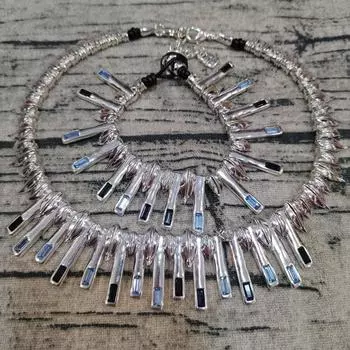 Нишевый роскошный браслет с перьями и ожерельем из кристаллов