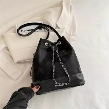 Нишевый рюкзак женский 2025 новый модный модный сумка-ведро на цепочке легкая роскошь зарубежный стиль сумка под мышкой чёрный