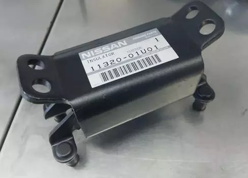 NISSAN Genuine Skyline Stagea Cedric INSULATOR ENGINE MOUNTING REAR 11320-01U01