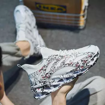 Низкие модные новые туфли для папы. Мужская летняя спортивная обувь. Повседневная дышащая универсальная обувь для бега. Нескользящая легкая мужская обувь. 44 белый