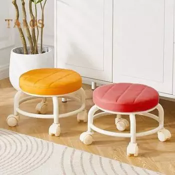 Низкий табурет на роликах с вращающимися на 360 градусов колесами, сиденье из искусственной кожи с подушкой на роликах и металлическими ножками, прочный вращающийся табурет для сидения розовый