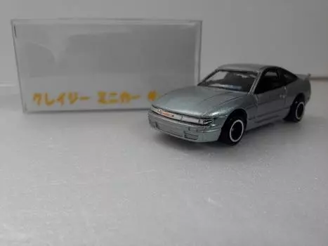 Без коробки Юбилейная Tomica Nissan Sileity Crazy Mini Car Круг с кейсом и белой коробкой, отправлено со склада Amazon белый