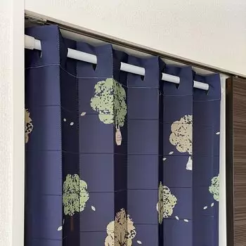 Noren Kobo Гармошка Ghibli Мой сосед Тоторо Штора-паттер Разделитель комнаты Штора Камфорное дерево и ветер Темно-синий Ширина 96 x Длина 200 см 98330 тёмно-синий