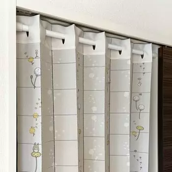 Noren Kobo Гармошка Штора Ghibli Мой сосед Тоторо Штора-клюшка Разделитель комнаты Штора Одуванчик Пушистый серый Ширина 96 x Длина 200 см 98329 серый