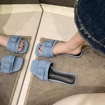 Ношение сандалий и тапочек для женщин 2024 года Новые летние пляжные шлепанцы с квадратным носком Универсальные джинсовые синие туфли на плоской подошве с квадратной пряжкой 36 бежевый