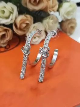 НОВИНКА IN2023, горячие трендовые кожаные серьги-гвоздики с бриллиантами и сердечками, серьги-гвоздики на каждый день, универсальные ювелирные изделия, атмосфера для банкета