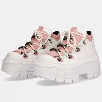 НОВЫЕ матовые женские короткие мотоциклетные ботинки на шнуровке на платформе 2024 года, новые туфли в стиле панк из микрофибры с круглым носком и металлическими украшениями 35 белый