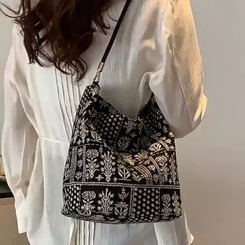 Новая большая вместительная модная сумка-тоут из цветочной ткани, нишевый дизайн и универсальная сумка через плечо, сумки через плечо для женщин 31x16x25cm чёрный